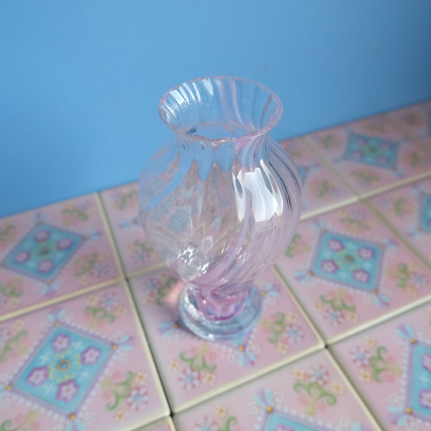 Vintage Caithness pink swirl vase