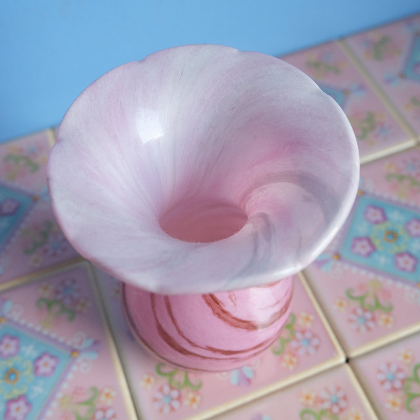 Vintage Alum Bay Glass pink marble vase