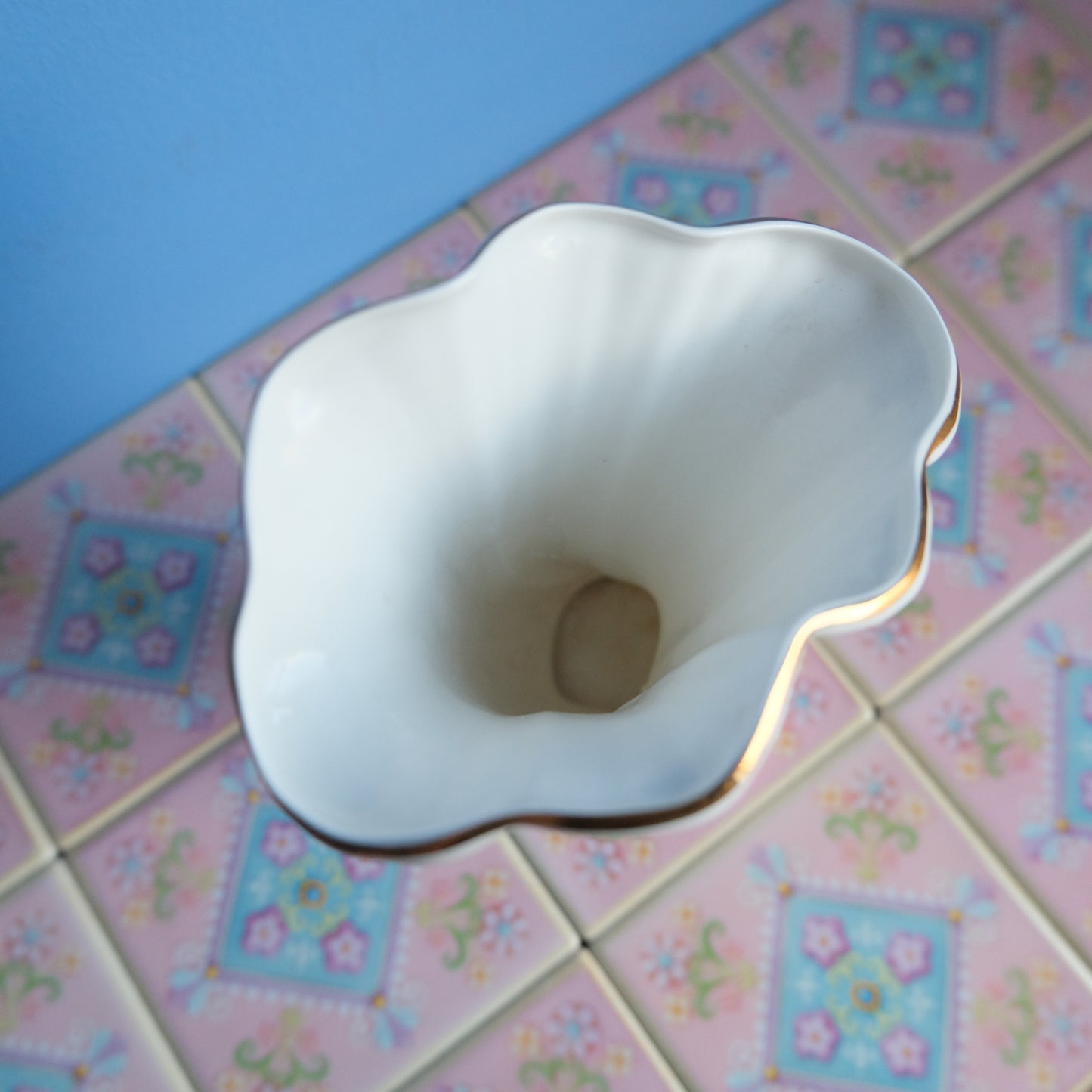 Vintage Polly-Anna white wavy vase