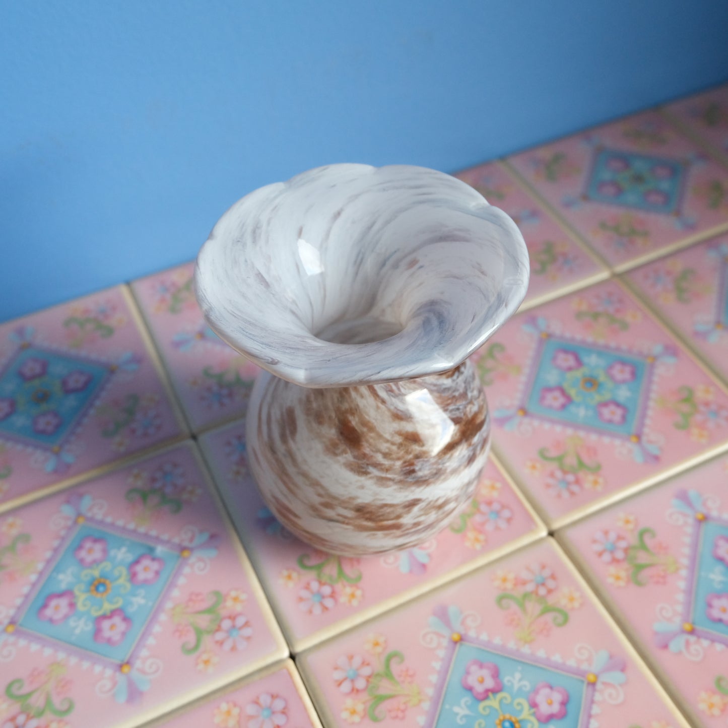 Vintage Alum Bay brown marble vase