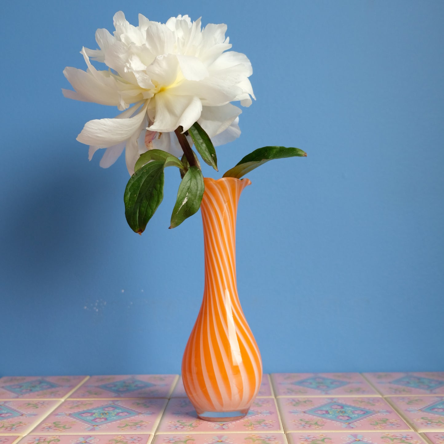 Vintage tangerine swirl vase