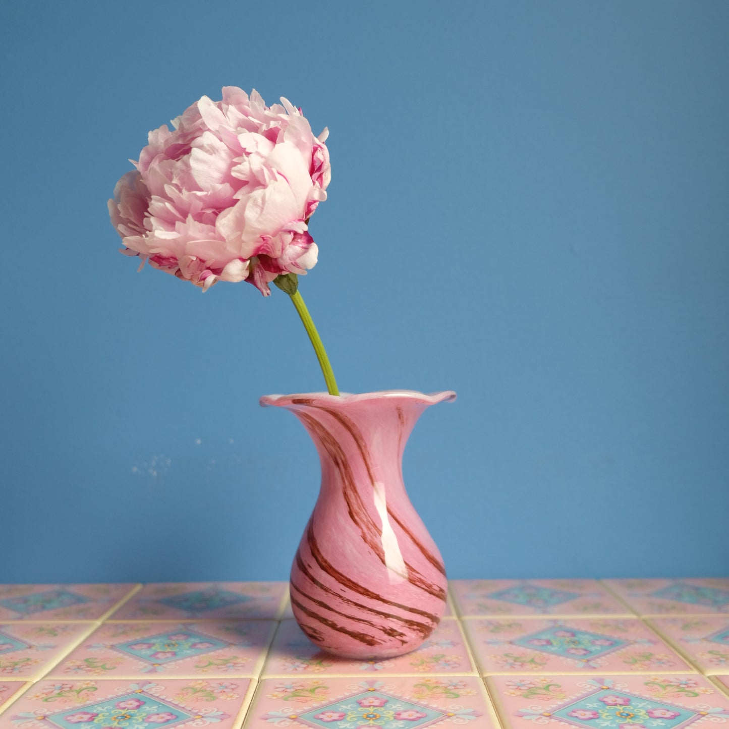 Vintage Alum Bay Glass pink marble vase
